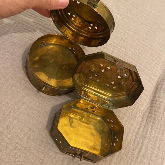 Small VINTAGE BRASS ORIENTAL CRICKET BOXES. Set 2 pieces. Perfect for decoration - Picture 4 of 8